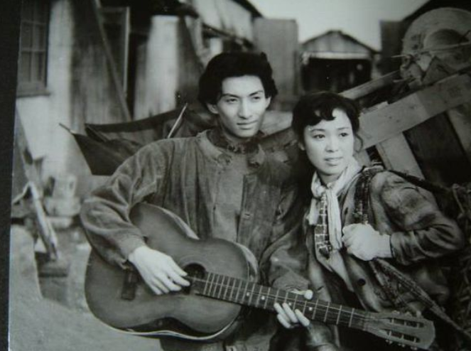 昭和时代的活化石、神武以来的美少年、拥有不死之身的妖怪，哪一个才是真正的他？ 