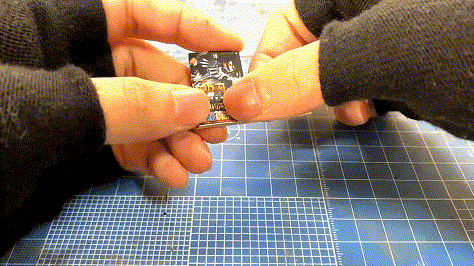 日本微缩模型大佬6个月神还原儿时房间,空调书桌还没有手指大 日本微缩模型大佬6个月神还原儿时房间,空调书桌还没有手指大