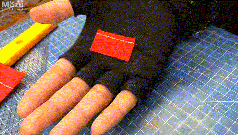 日本微缩模型大佬6个月神还原儿时房间,空调书桌还没有手指大 日本微缩模型大佬6个月神还原儿时房间,空调书桌还没有手指大