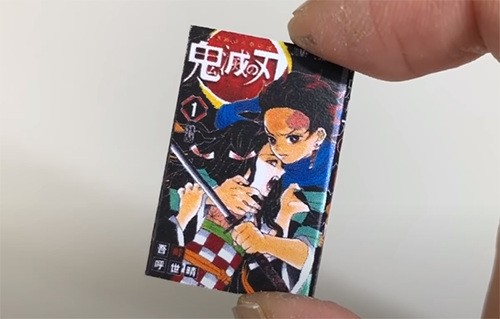 日本微缩模型大佬6个月神还原儿时房间,空调书桌还没有手指大 日本微缩模型大佬6个月神还原儿时房间,空调书桌还没有手指大