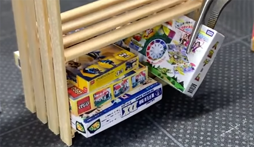 日本微缩模型大佬6个月神还原儿时房间,空调书桌还没有手指大 日本微缩模型大佬6个月神还原儿时房间,空调书桌还没有手指大