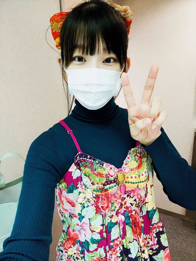 日本妹子沉迷中华元素，在家摆满各种装饰，网友：这是被东北姥姥带大的吧