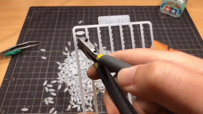 日本妹子用546粒米拼了个寿司,做到一半就生无可恋了… 日本妹子用546粒米拼了个寿司,做到一半就生无可恋了…