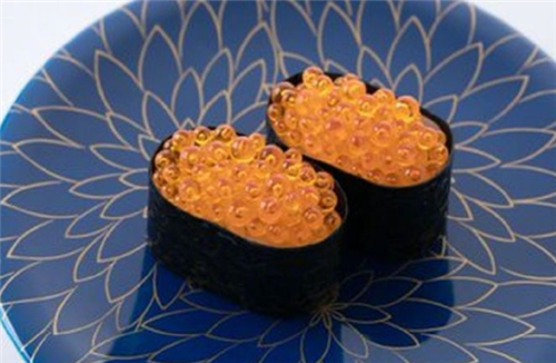 日本妹子用546粒米拼了个寿司,做到一半就生无可恋了… 日本妹子用546粒米拼了个寿司,做到一半就生无可恋了…