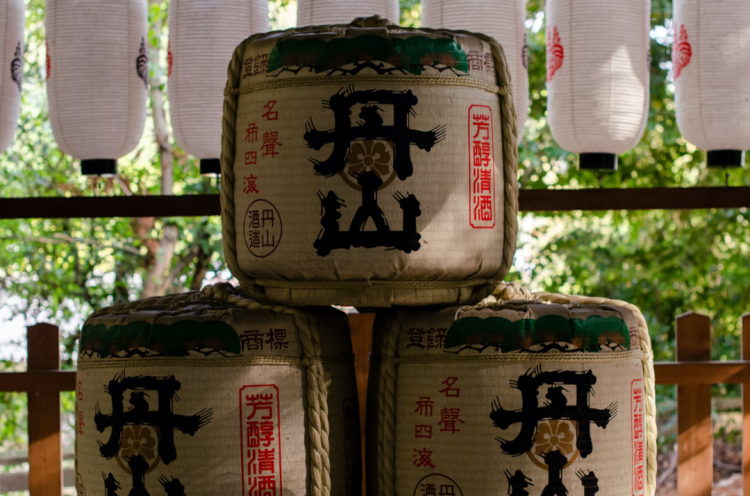 日本神社常见的这些木桶里装了啥，能喝吗？