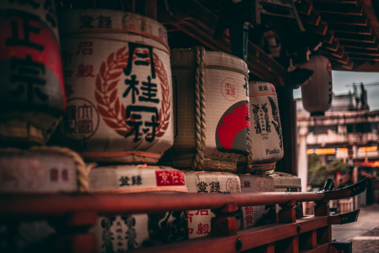 日本神社常见的这些木桶里装了啥，能喝吗？