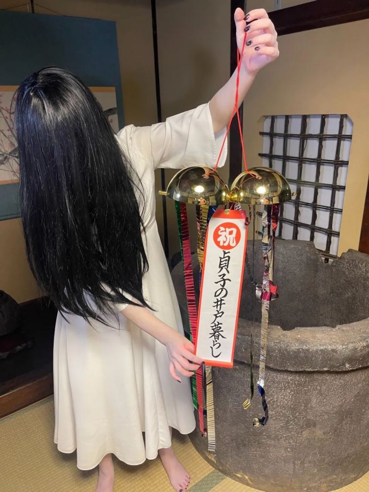 日本过气“女鬼”的私生活，网友：有被可爱到！