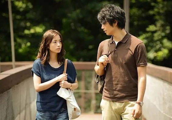 日本人为什么喜欢带长雨伞,很少有人带折叠伞? 日本人为什么喜欢带长雨伞,很少有人带折叠伞?