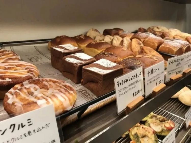 这家日本天天排队爆火的面包店RIKI，比神户牛更让当地人疯狂！