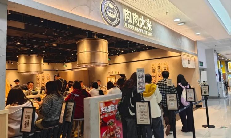 “汉堡肉饼配大米饭一碗88”，这个「日式白人饭」把麦当劳穷鬼套餐卖成打工人顶配一人食？