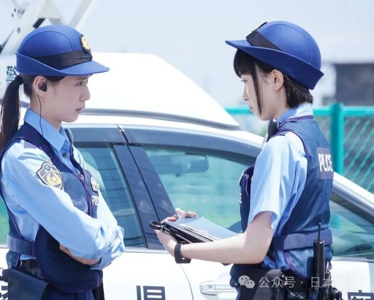 偷拍女警屁股的警察被警察逮捕……