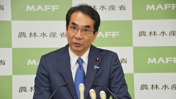 官二代农业大臣一句“我从来没买过米，别人送的多到爆”把日本人整破防了