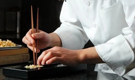 谁把日本料理捧上神坛？