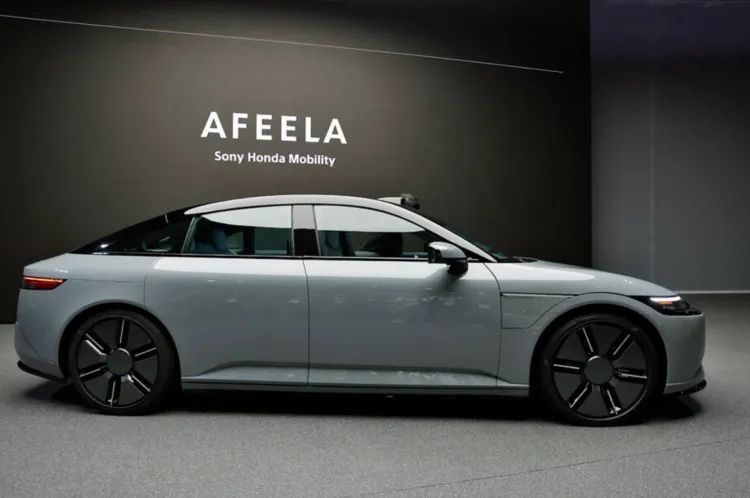 第251期:日本人在台举中国国旗?滨寿司再现食品安全问题;知名动画抄袭X JAPAN?usj联动世博 | 百通板 第251期:日本人在台举中国国旗?滨寿司再现食品安全问题;知名动画抄袭X JAPAN?usj联动世博 | 百通板