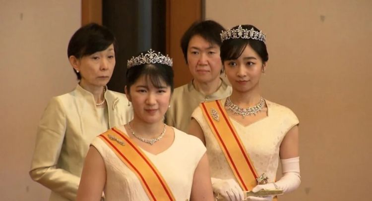 第252期:日本出生人口再创新低;鸠山由纪夫出席九三阅兵;极乐净土组合解散?二宫和也《8号出口》确认引进 | 百通板 第252期:日本出生人口再创新低;鸠山由纪夫出席九三阅兵;极乐净土组合解散?二宫和也《8号出口》确认引进 | 百通板