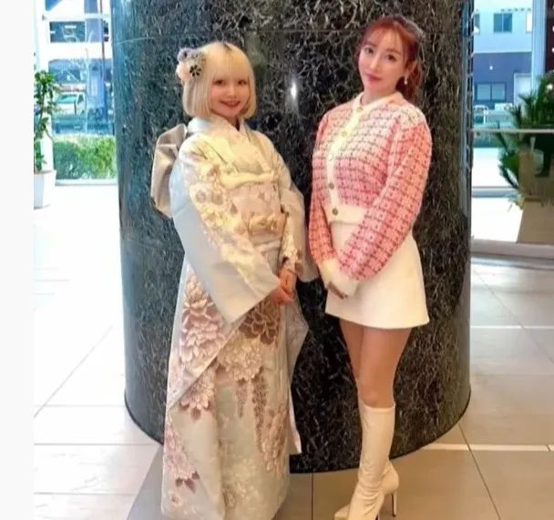 日本女孩14岁当妈,上学带娃两不误?如今和女儿一起开女仆咖啡厅当网红 日本女孩14岁当妈,上学带娃两不误?如今和女儿一起开女仆咖啡厅当网红