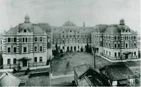 三菱与三井:日本经济双雄的百年死斗 三菱与三井:日本经济双雄的百年死斗