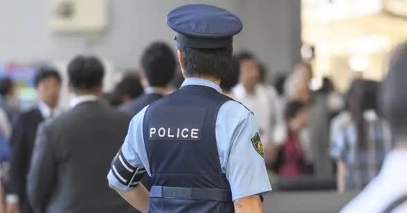 游客手一抖,千年古迹遭殃!奈良春日大社柱子上简体字“恩爱永远”,警方怒查 游客手一抖,千年古迹遭殃!奈良春日大社柱子上简体字“恩爱永远”,警方怒查