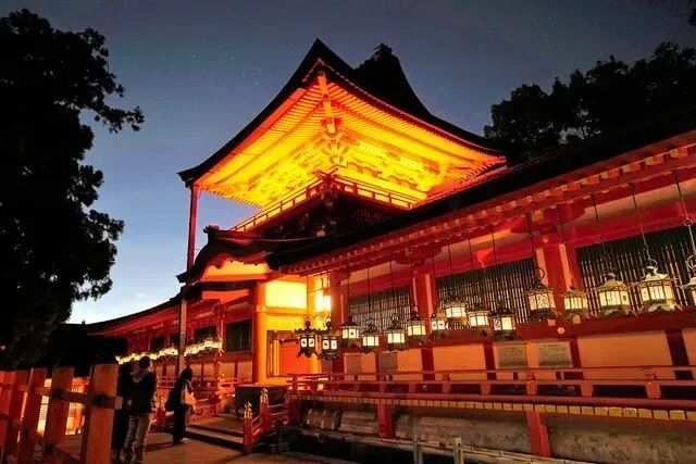 游客手一抖,千年古迹遭殃!奈良春日大社柱子上简体字“恩爱永远”,警方怒查 游客手一抖,千年古迹遭殃!奈良春日大社柱子上简体字“恩爱永远”,警方怒查