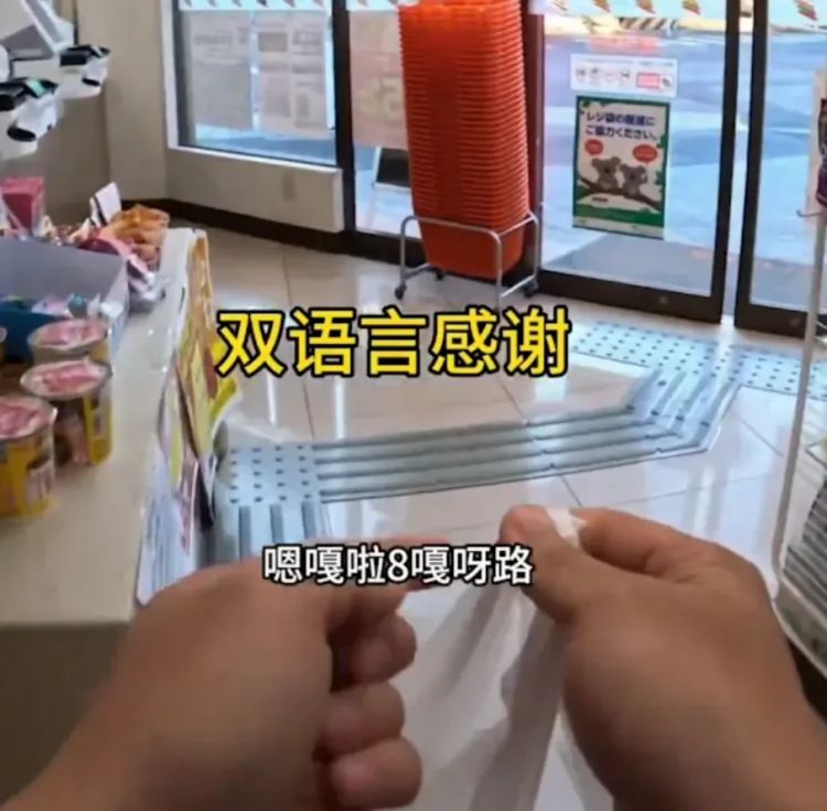 中国网红大学生穷游大阪!「拿吃过牙签狂叉葡萄」日本阿姨傻眼,行为惹怒全网了! 中国网红大学生穷游大阪!「拿吃过牙签狂叉葡萄」日本阿姨傻眼,行为惹怒全网了!