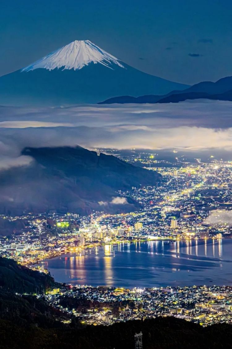 第258期:高市早苗首相梦碎?米仓凉子涉毒?NHK官宣红白主持人 绫濑遥领衔;大阪世博闭幕 | 百通板 第258期:高市早苗首相梦碎?米仓凉子涉毒?NHK官宣红白主持人 绫濑遥领衔;大阪世博闭幕 | 百通板