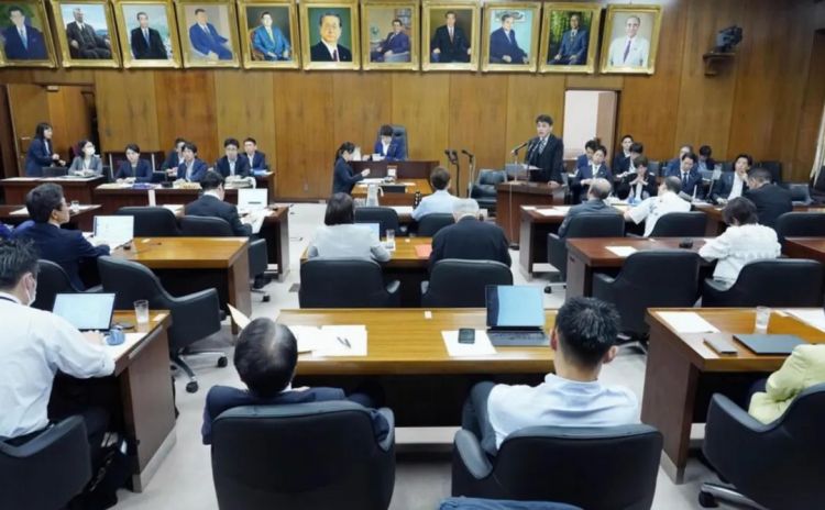 第261期:中国对日免签延长;木村拓哉长女恋爱?中日轮值APEC主席国;哥斯拉续作定名;日本熊灾 | 百通板 第261期:中国对日免签延长;木村拓哉长女恋爱?中日轮值APEC主席国;哥斯拉续作定名;日本熊灾 | 百通板