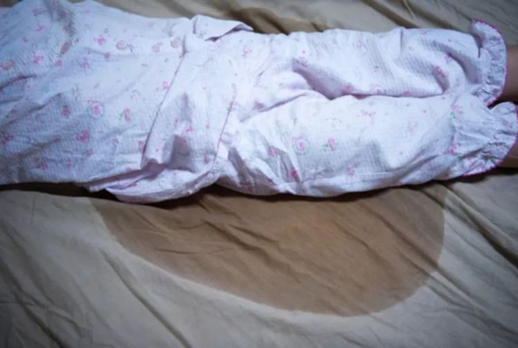 比“裸孩”还惨!继父和亲生母亲长年虐女,致其大小便失禁,却只被判12年?! 比“裸孩”还惨!继父和亲生母亲长年虐女,致其大小便失禁,却只被判12年?!