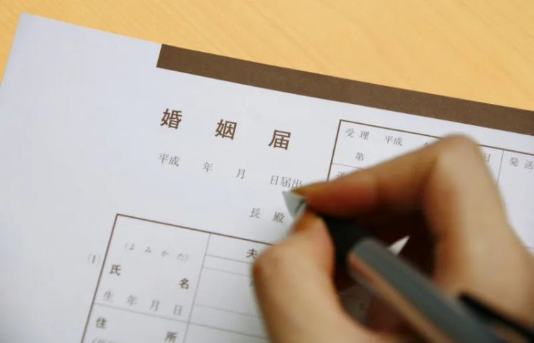 比“裸孩”还惨!继父和亲生母亲长年虐女,致其大小便失禁,却只被判12年?! 比“裸孩”还惨!继父和亲生母亲长年虐女,致其大小便失禁,却只被判12年?!