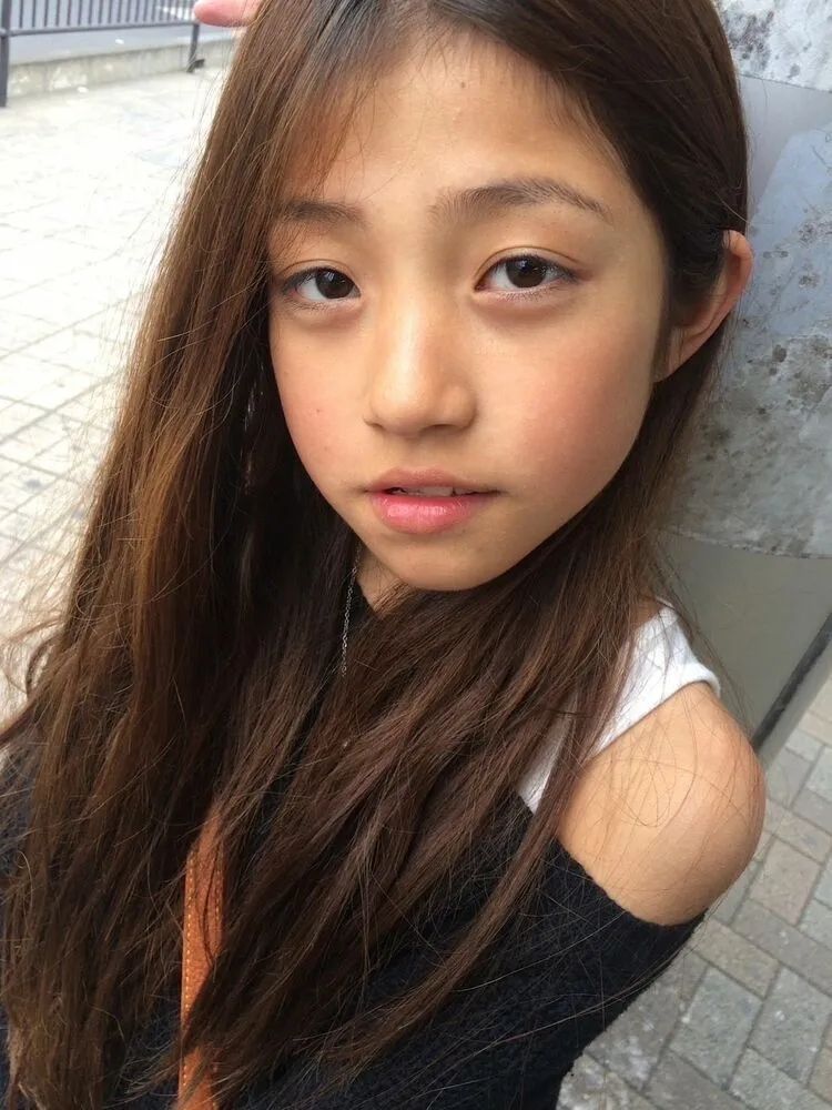 17岁日本辣妹辍学边当杂志模特边工地搬砖,长指甲断了上胶水,和工友打成一片? 17岁日本辣妹辍学边当杂志模特边工地搬砖,长指甲断了上胶水,和工友打成一片?