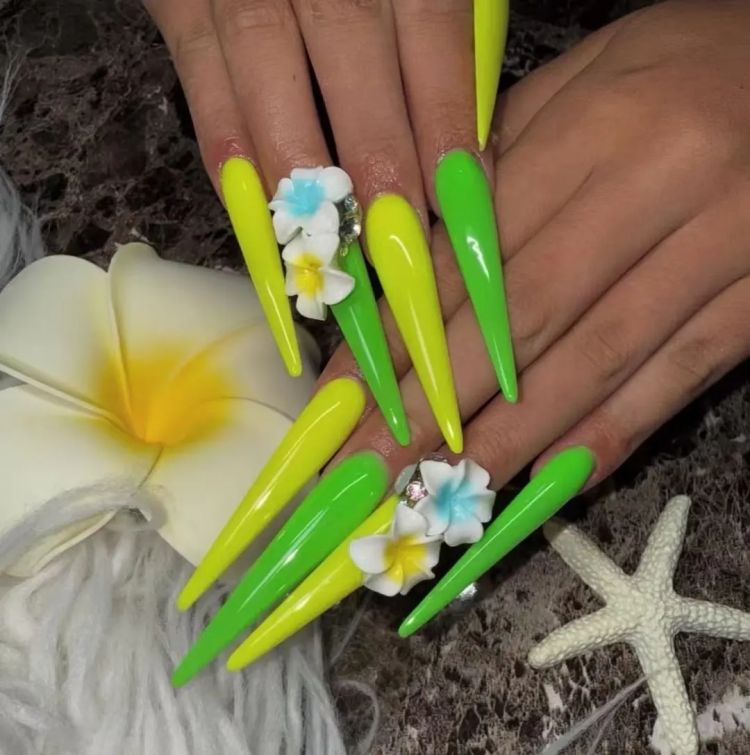 17岁日本辣妹辍学边当杂志模特边工地搬砖,长指甲断了上胶水,和工友打成一片? 17岁日本辣妹辍学边当杂志模特边工地搬砖,长指甲断了上胶水,和工友打成一片?