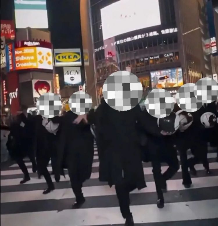 中国男游客浅草寺大喊「鬼子」...用「冥币求签」还拍片吸流量,网友怒了 中国男游客浅草寺大喊「鬼子」...用「冥币求签」还拍片吸流量,网友怒了