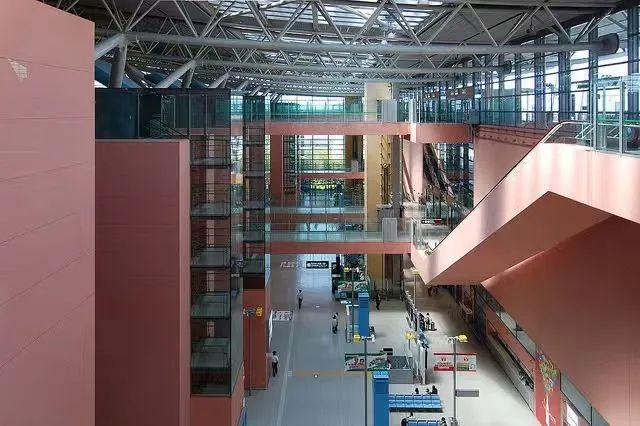 中国游客在日本关西机场坠落身亡,同游母亲当场目睹悲剧? 中国游客在日本关西机场坠落身亡,同游母亲当场目睹悲剧?