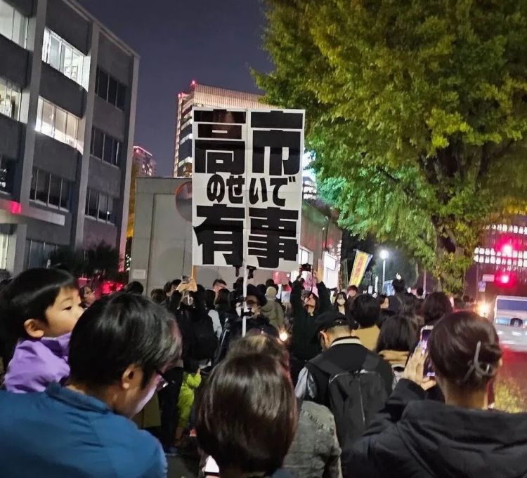 中国爱豆遭到日本人疯狂抵制,竟是因为买的台灯让他们集体崩溃? 中国爱豆遭到日本人疯狂抵制,竟是因为买的台灯让他们集体崩溃?