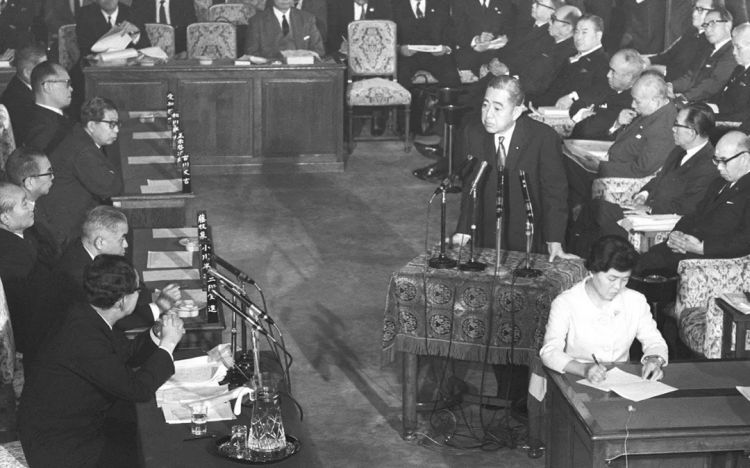 中国爱豆遭到日本人疯狂抵制,竟是因为买的台灯让他们集体崩溃? 中国爱豆遭到日本人疯狂抵制,竟是因为买的台灯让他们集体崩溃?