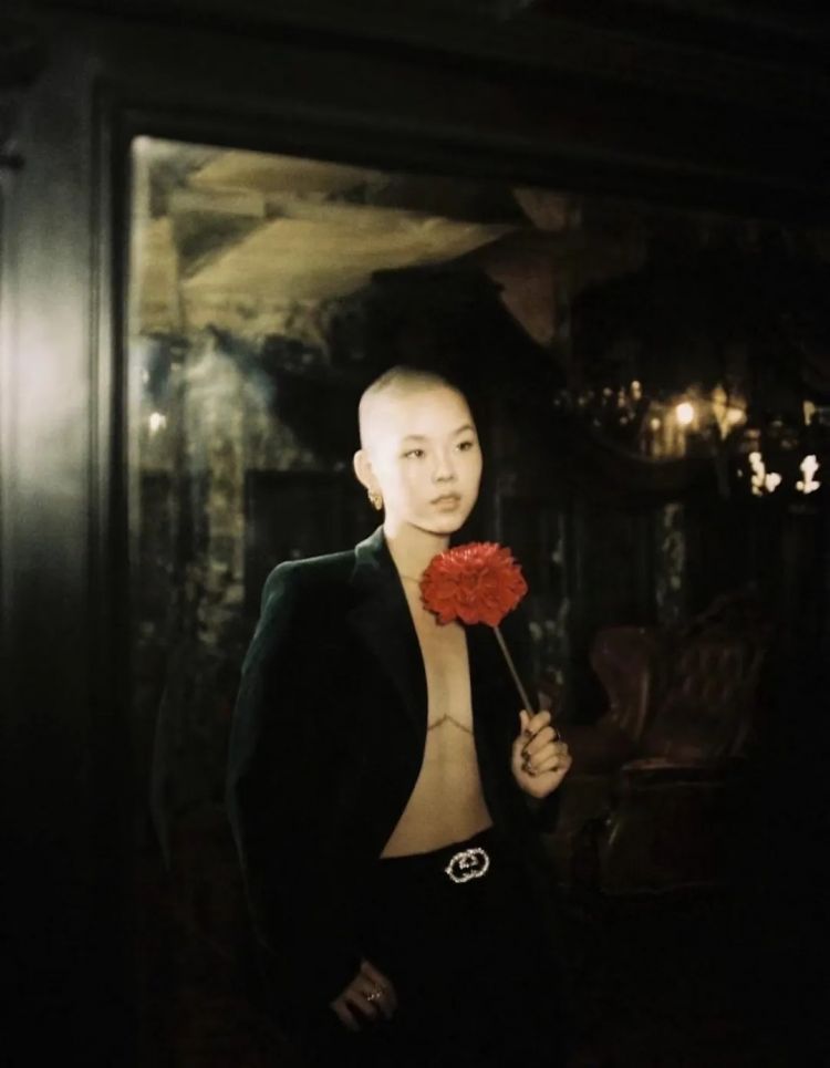 20岁日本女团成员切除胸部,称“做女人很奇怪” 20岁日本女团成员切除胸部,称“做女人很奇怪”